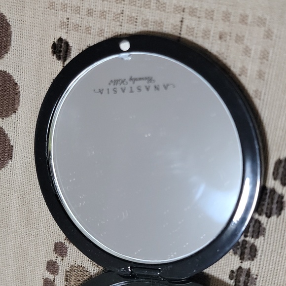COPY - Anastasia Beverly Hills Black Travel Compact Mirror - Picture 5 of 5